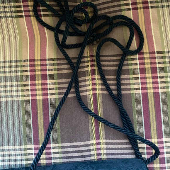 Ande’ vintage clutch with optional double rope. Paisley print. Rounded bottom. - Picture 8 of 9